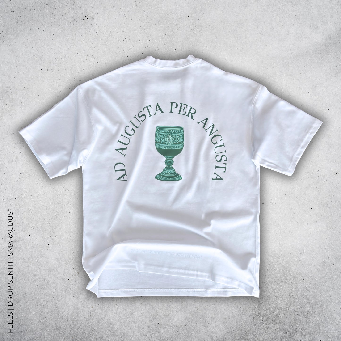 Diseño estampado polera oversize blanca Smaragdus - Feels Chile