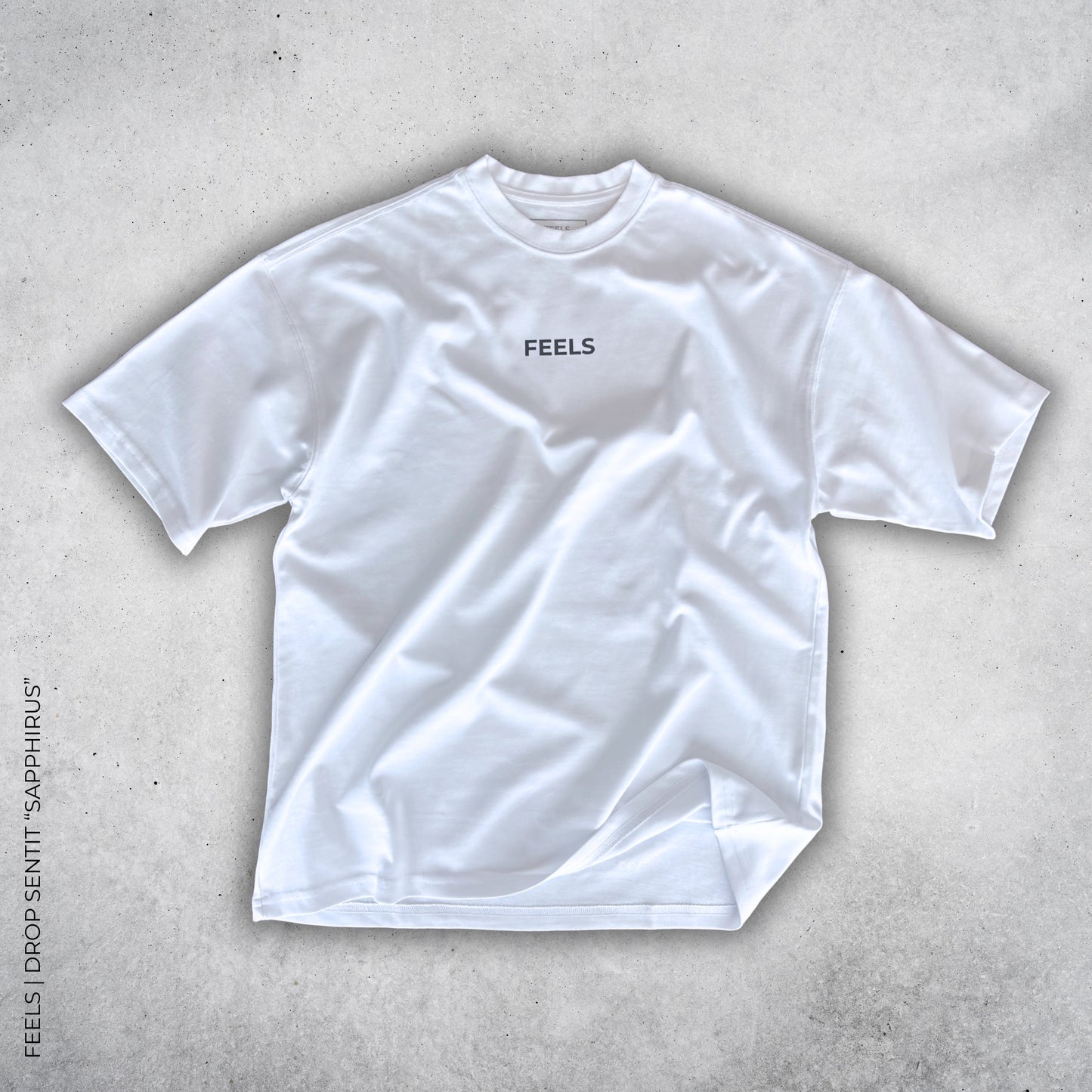 Polera oversize blanca Smaragdus 280 GSM frontal - Feels Chile
